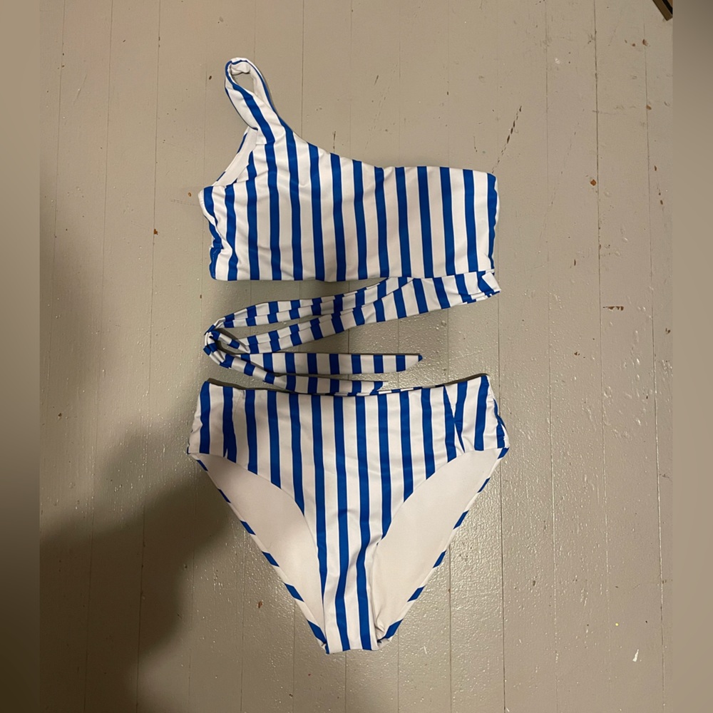SHEIN SWIMMING SUIT